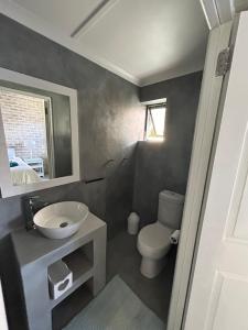 Barthroom-2-Pool-House-