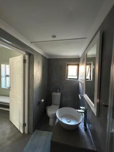 Bathroom-1-Pool-House-jpg