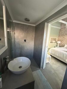 Bathroom1-Pool-House