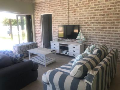 Lounge-Pool-House