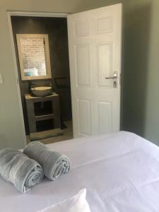 Room2-Pool-House-
